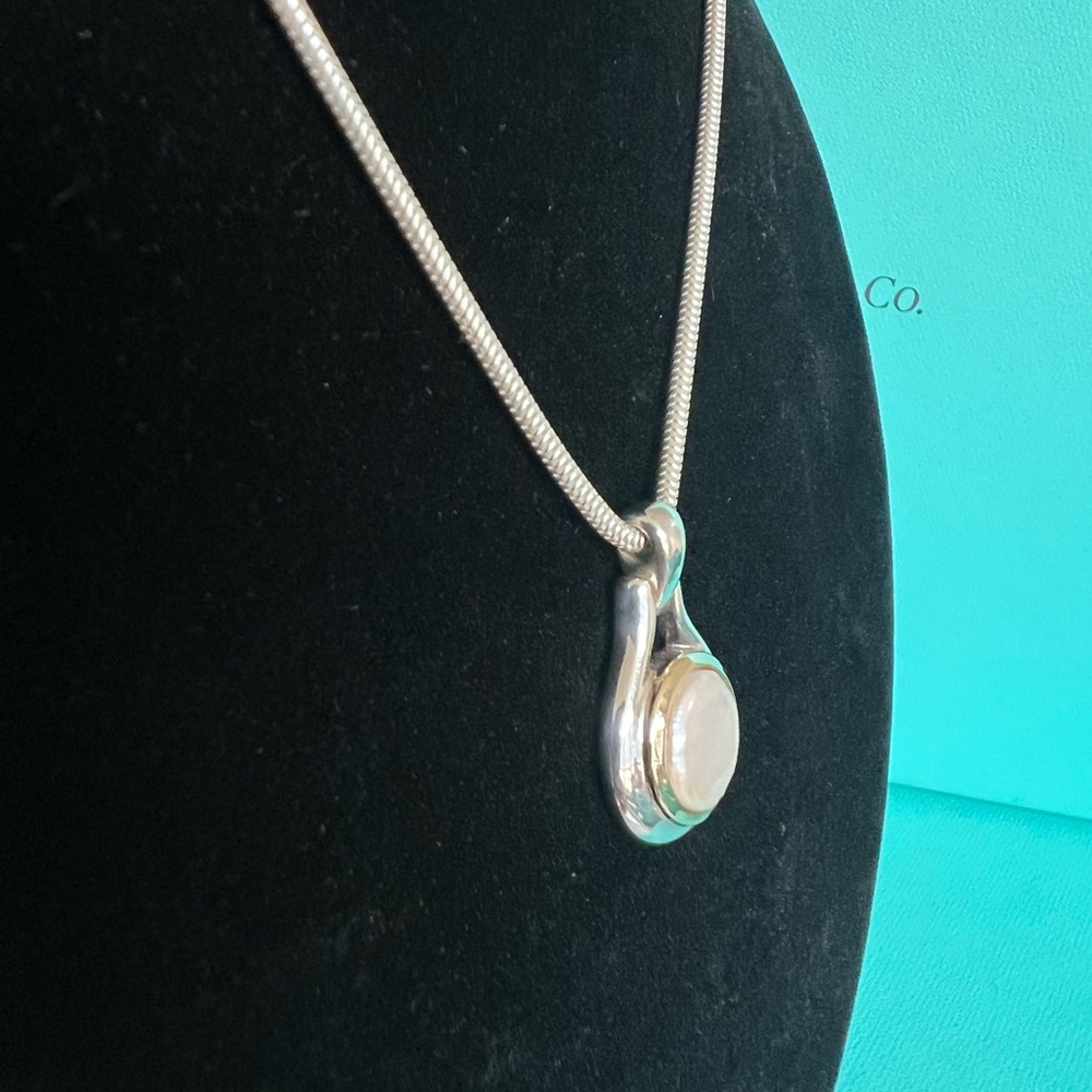 🌸🌸 Authentic Tiffany & Co. RARE Mother of Pearl Round Necklace - Picture 9 of 14